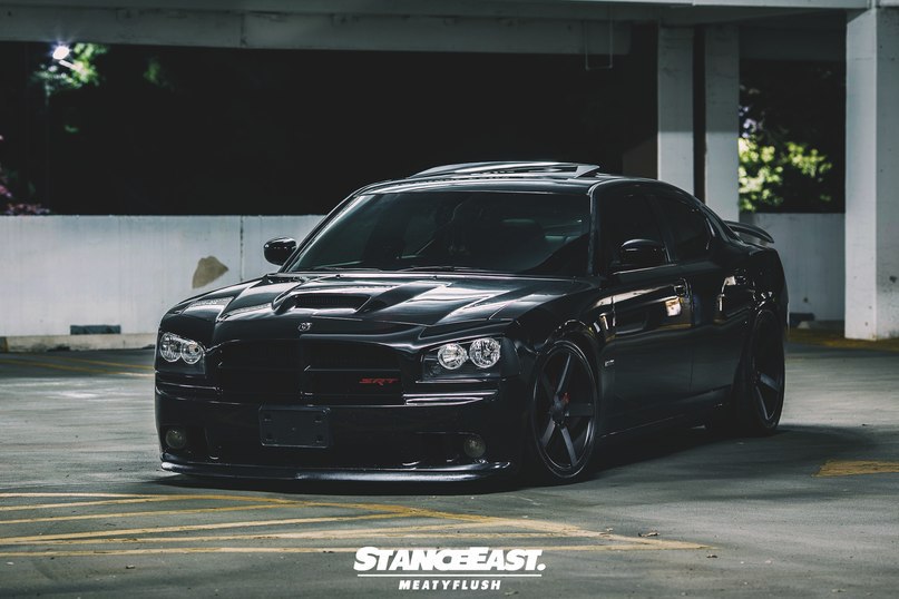 Dodge Charger SRT-8.