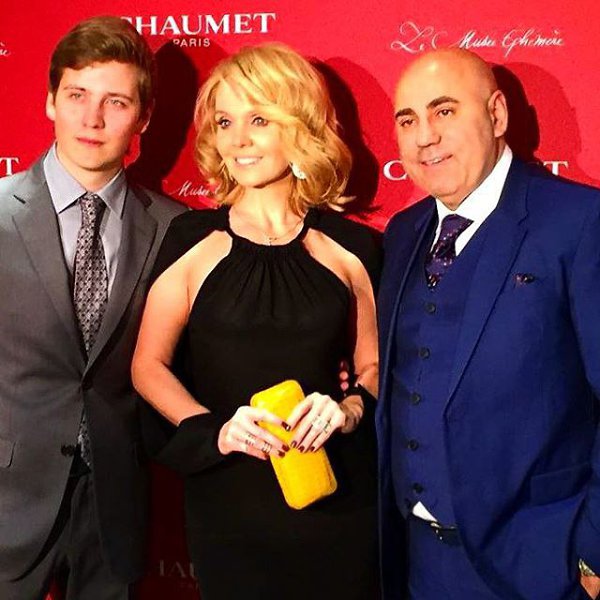 Париж.#paris #Chaumet dinner with my dearest @artemynik @prigozhin_iosif #Валерия