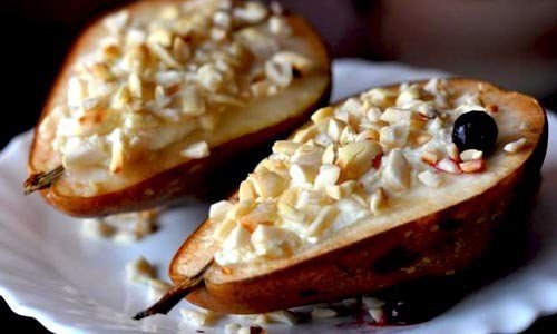 Груши, запеченные с творогом.на 100грамм - 93.53 ккалБ/Ж/У - 4.79/4.37/9.8Ингредиенты:груши — 2 ...