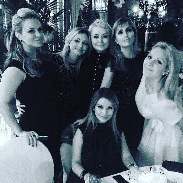 Супер вечер в La Mare с очаровательными @lamareesvetlana @ann_semenovich @innamalikova @emmasalimova ...