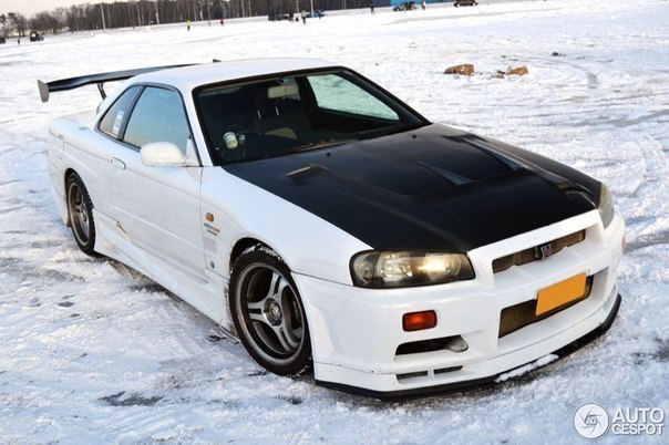 Nissan Skyline GT-R R34 - 4