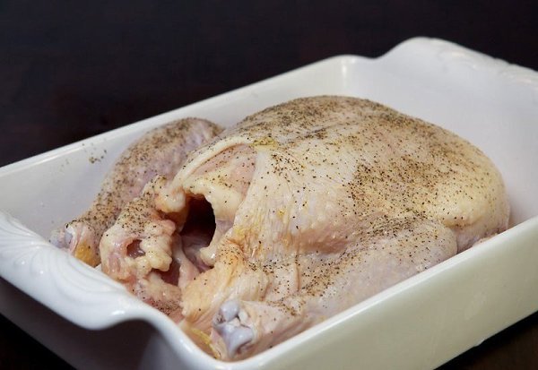 Курица, запеченная с апельсинами. Ингредиенты: - 1 целая курица весом 1,2-1,5 кг - 3-4 средних ... - 2