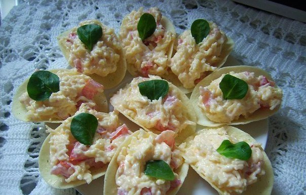 ЗАКУСКА НА ЧИПСАХ .(7 вариантов оригинальной начинки) 1. Закуска на чипсах «Сырная» сыр «Российский» ...