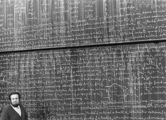 История из жизни советских математиков. Один чувак, окончив мехмат ЛГУ, поступил в аспирантуру. ...