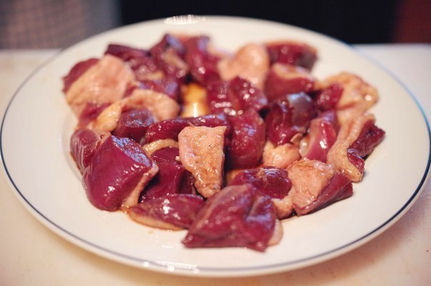 Утка в соевом соусе. Вам потребуется: 2 утиных грудки (это около 700 г веса) Для маринада: 4 ст.л. ... - 4