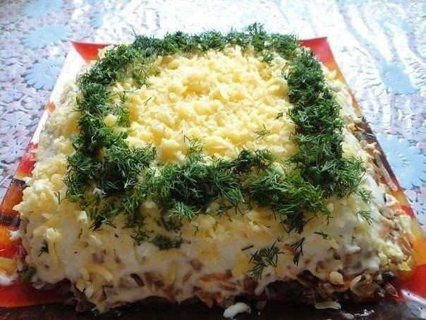Салат с куриной печенью.Ингредиенты:-300-400 гр.куриной печени,-2-3 соленых огурчика,-2 крупных ...