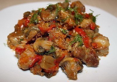МЯСО, ТУШЕНОЕ С ШАМПИНЬОНАМИ И СЛАДКИМ ПЕРЦЕМ. Ингредиенты: 800 г свинины 250-300 г шампиньонов 2 ...