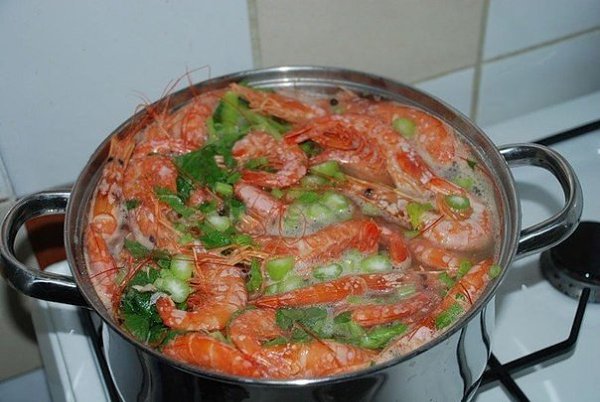 Как сварить креветки вкусно? - Для того чтобы сделать креветки более вкусными, перед варкой можно ...