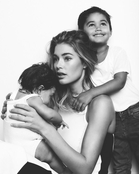 Doutzen Kroes with her family