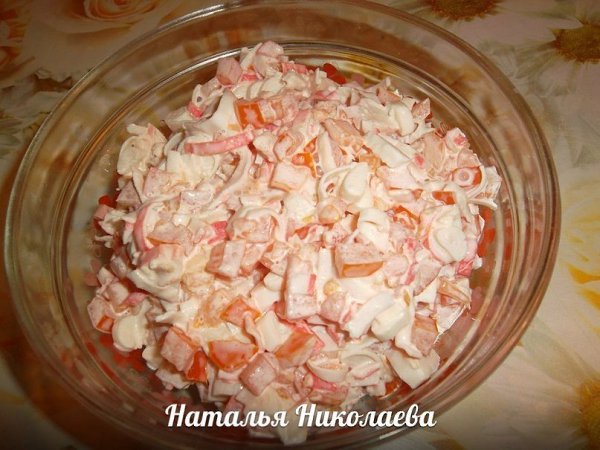 Салат "Красное море" Автор: Наталья Николаева Нам потребуется: 200 г крабовых палочек,2 ...