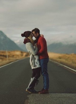На самом деле есть смысл только в длительных отношениях, когда человек, который рядом с тобой, ...
