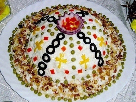 ТОП-10 вкусных и красивых салатов! Салат из курицы с сыром Ингредиенты: Куриная грудка, копченая - ... - 6