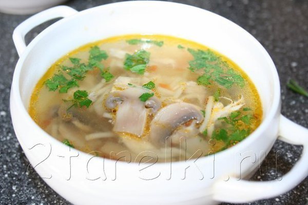 Куриный суп с шампиньонами.Вкусный курино-грибной супчик. Несомненное его преимущество в том, что в ...