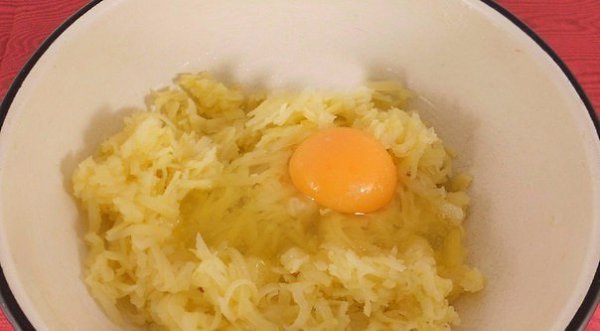 КАРТОФЕЛЬНАЯ ПИЦЦА НА СКОВОРОДЕ .ИНГРЕДИЕНТЫ: картофель отварной в мундире - 3 шт.; яйцо - 1 шт.; ...
