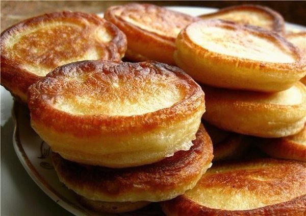 Оладьи на любой вкус.1. Классический рецептИнгредиенты:- Яйца куриные — 1 шт.- Кефир — 1/2 л- Сахар ... - 5