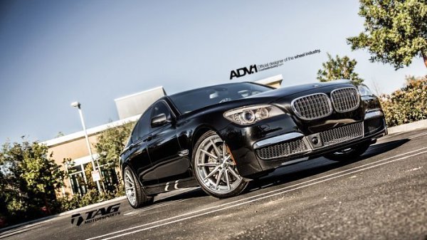 BMW 750i. - 4