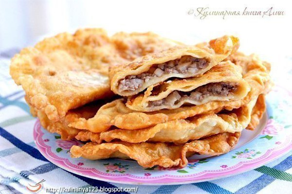 Чебуреки на кефире.Ингредиенты:- 1 ст. кефира- 1 яйцо- соль по вкусу- муки сколько ... - 9