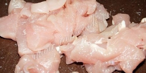 Сырный суп с курицей.Ингредиенты:Филе куриной грудки - 1 шт;Морковь - 1 шт.;Картофель - 5 шт.;Сыр ... - 3
