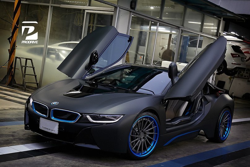 BMW i8 on ADV1 - 2