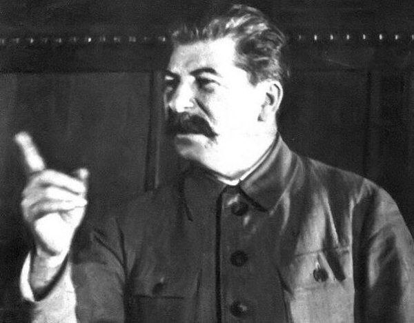 Никогда ни на кого не обижайся. Ты человека прости или убей. - И. В. Сталин