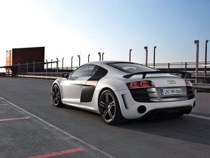   Audi R8   2014 .