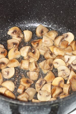 Невероятно вкусный рис с овощами и грибами. Состав: - 300 г пропаренного риса с диким - 1 морковь - ... - 2