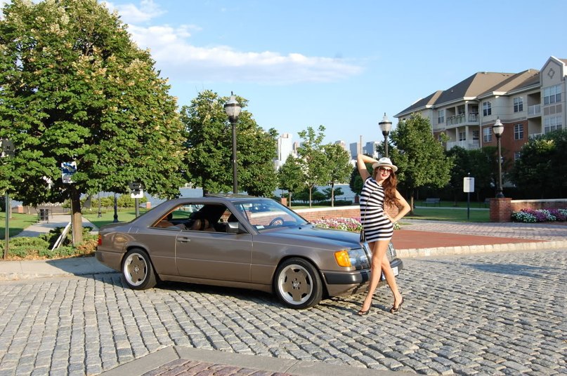 Mercedes-Benz 300CE Coupe (W124).