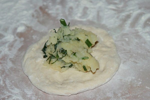 Потрясающе вкусные пирожки-лепешки с картошкой и сыром.Готовим лепешки с картошкой и ... - 4