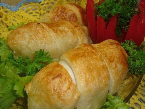 Куриное филе в слойке.Ингредиенты:1 кг куриного филе500 гр слоеного теста дрожжевого150 гр ...