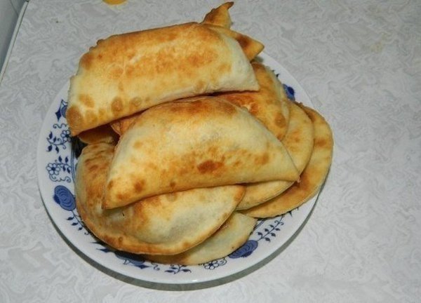 Очень вкусные чебуреки - быстро и легко.Ингредиенты для теста:- 1 стакан густой простокваши- мука- ... - 5