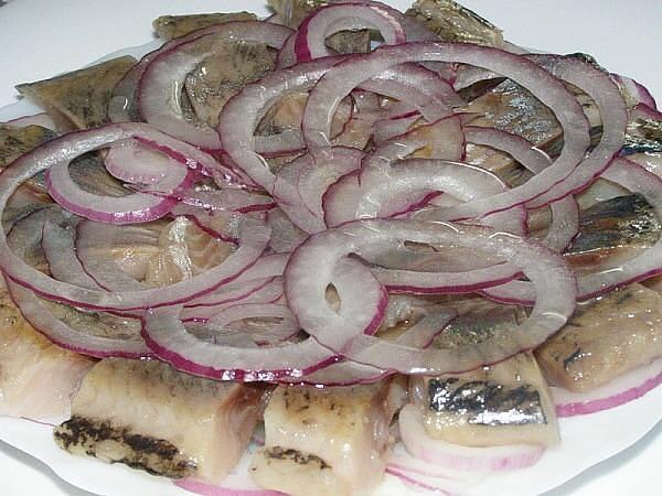 ОЧЕНЬ ВКУСНАЯ СЛАБОСОЛЁНАЯ СЕЛЬДЬ С ГОРЧИЦЕЙ!!! Ингредиенты : 1 литр воды, соль 6 ст. л. сахар 3 ст. ...