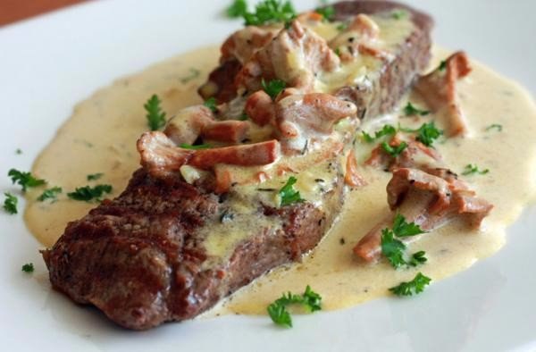 Классический грибной соус к мясу.Стейк — это одно из немногих блюд, которое не требует использования ...