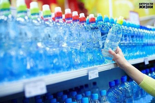 Как производители бутилированной воды обманывают людей. 1. Бутылка воды емкостью 0,5 л стоит в ...
