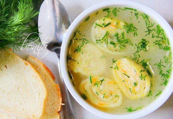 Вкусный куриный суп с сырными рулетиками.Ингредиенты:куриный бульон;4 картофеля;1 морковь;1 ... - 6