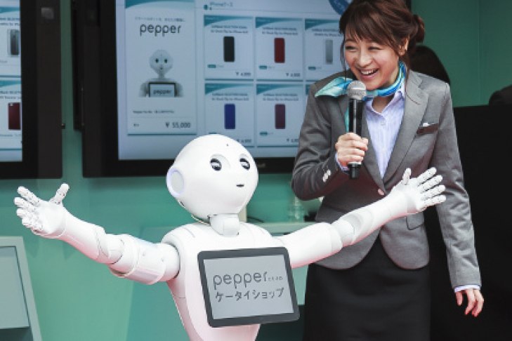 Говорящий робот Pepper принят в японскую среднюю школу.Как сообщается, устройство будет учиться ...