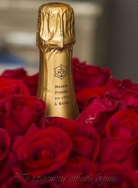 А потом вдруг появляется он. Как ураган врывается в твое пространство и сметает всех на своем пути. ... - 4