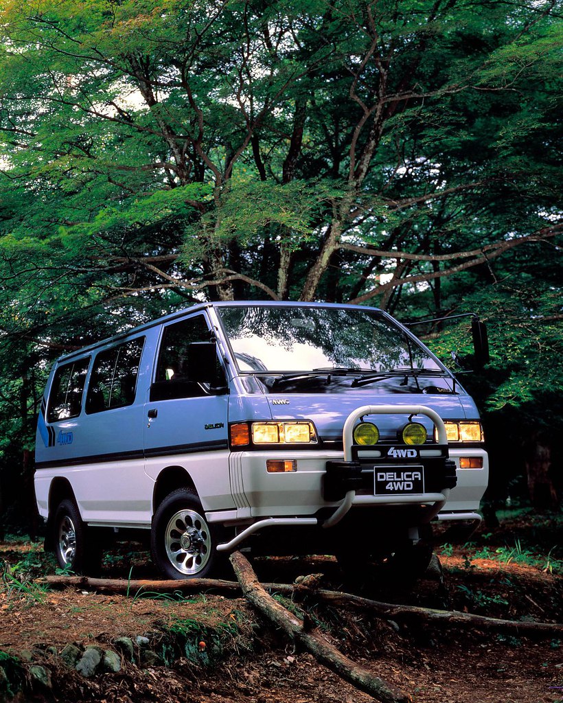 Mitsubishi Delica Star Wagon 4WD '198690