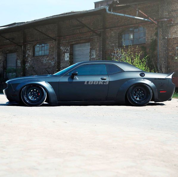     . Dodge Challenger  Liberty Walk - 3