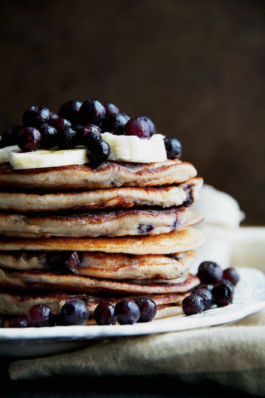 blueberry banana greek yogurt pancakes