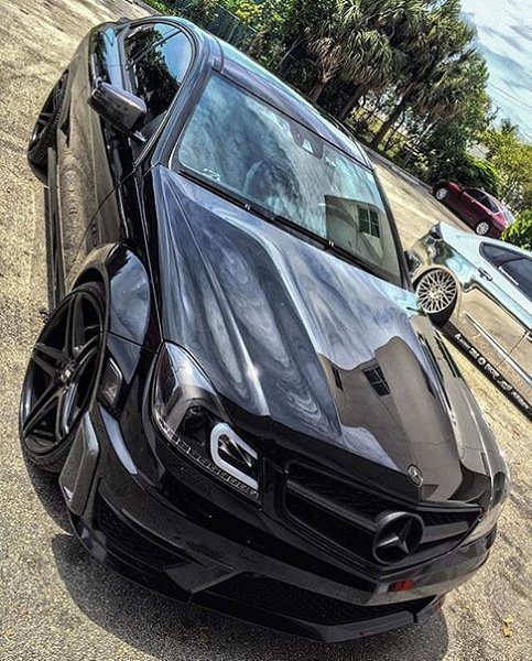 Mercedes-Benz C63 AMG Coupe