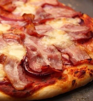 9 РЕЦЕПТОВ ДЛЯ ЛЮБИТЕЛЕЙ ПИЦЦЫ .1.Пицца с вкусным краешкомИНГРЕДИЕНТЫ: 150мл тёплой воды 0.5 ч.л. ... - 9