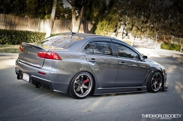 Mitsubishi Lancer Evolution X. - 4