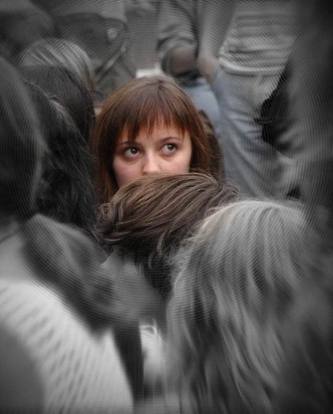 «Найди меня, пожалуйста, в толпе, И обними тихонечко за плечи. Я точно знаю, что в моей судьбе ...