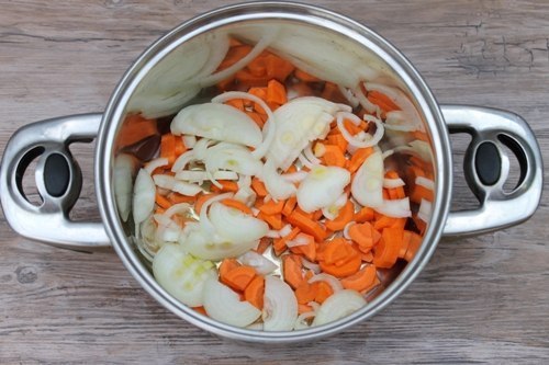 Суп из плавленных сырков. На 4 порции этого нежного и вкусного супа вам понадобятся: — 2 плавленных ... - 3