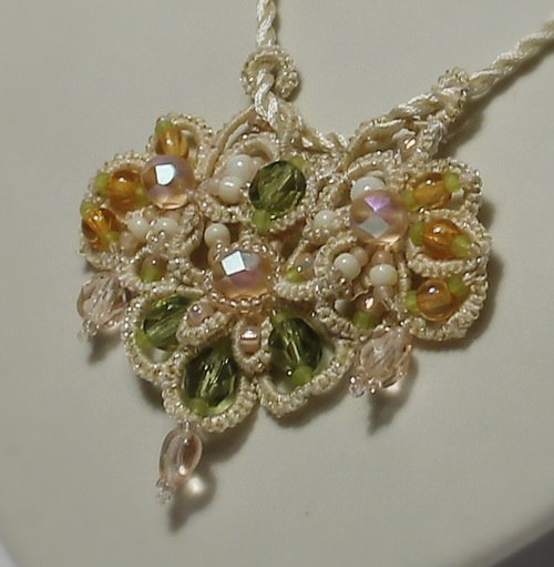 :) Что же это такое – фриволите ? Фриволите- это особый вид рукоделия, зародившийся много веков ... - 4