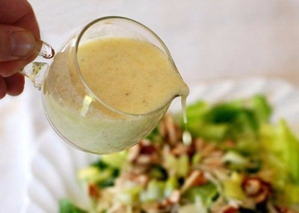 5 САМЫХ ВКУСНЫХ ЗАПРАВОК ДЛЯ САЛАТОВ.Чем мы обычно заправляем салат, так это майонезом, но заправок, ...