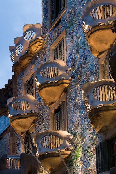 Antoni Gaud.Casa Batlo at night - 6