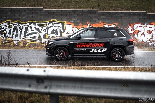 Jeep Grand Cherokee SRT-8. - 4