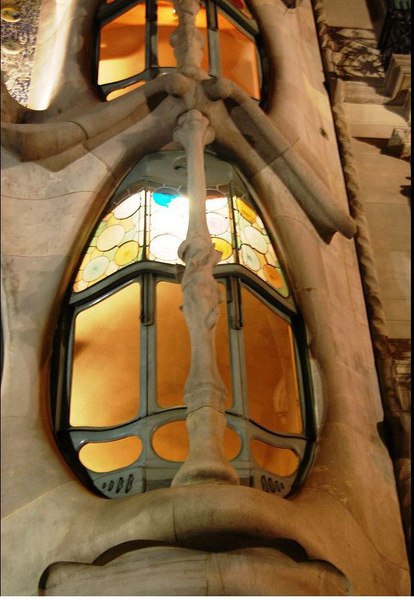 Antoni Gaud.Casa Batlo at night - 10