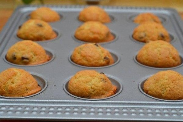 МАФФИНЫ С ШОКОЛАДОМ.ИНГРЕДИЕНТЫ: Масло сливочное 100 г; Сахар 100 г; Яйцо 3 шт; Мука 200 г; ... - 5
